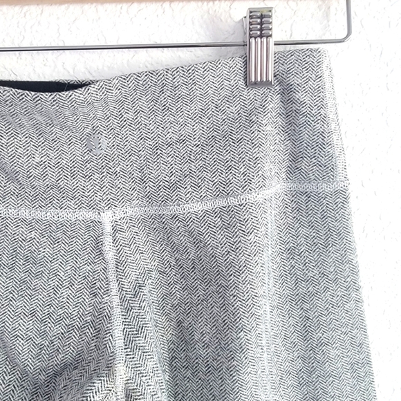 Lululemon Herringbone Light Gray Cropped Leggings Sz 4 Rare Pattern - Picture 5 of 14